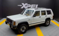 1/18 Dealer Edition 2500 Jeep Cherokee (White) Diecast Car Model