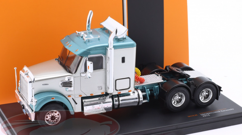 TOUGH 43 シルバー トラック 1/43(ヒロタカ) 1/43 Ixo 2012 Freightliner Coronado SZM (Silver) Diecast Car Model