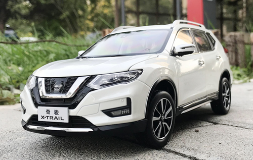 1/18 Dealer Edition 2018 Nissan Rogue X-Trail Xtrial (White