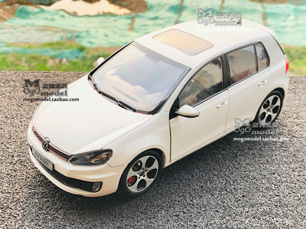 1/18　フォルクスワーゲン　ゴルフ７　GTI　ホワイト　ディーラー正規品 1/18 Dealer Edition Volkswagen VW Golf GTI VI 6 Four Door (White