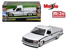 1/24 Maisto 1993 Chevrolet 454 SS Pickup Custom (White) Diecast Car Model