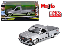 1/24 Maisto 1993 Chevrolet 454 SS Pickup Custom (Silver & Grey) Diecast Car Model