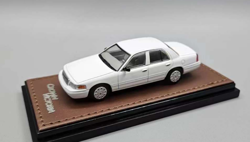 1/64 GOC Ford Crown Victoria Street Package (White) Car Model