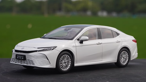 1/18 Dealer Edition 2025 Toyota Camry (White) Diecast Car Model