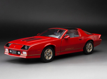 1/18 Sunstar 1985 Chevrolet Camaro IROC (Red) Diecast Car