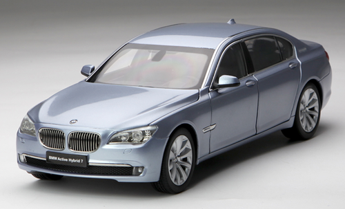 1/18 Kyosho BMW 7 Series (F02) Active Hybrid 7 (Silver Blue