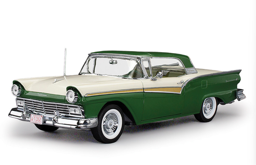 1/18 Sunstar 1957 Ford Fairlane 500 Skyliner (Cumberland Green