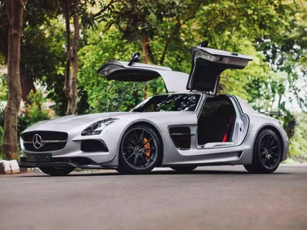 1/64 Funny Model Mercedes-Benz SLS AMG Black Series (Silver