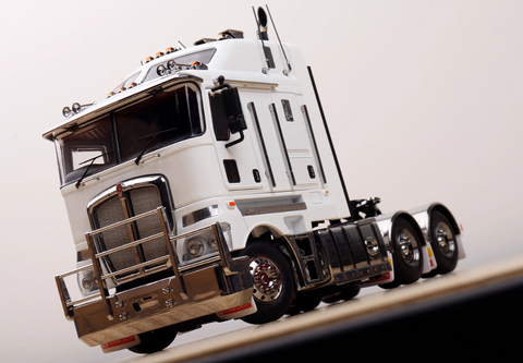 1/32 Exclusive Kenworth K200 (White) Diecast Car Model
