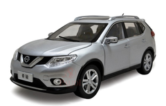 1/18 Dealer Edition 2013 2014 Nissan Rogue X-Trail XTrail (Silver) Diecast Car Model