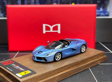 Ferrari LaFerrari ミニカー 1/64 アイスブルー 1/64 DMH Ferrari LaFerrari (Blue) Car Model - LIVECARMODEL.com