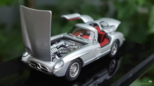 1/64 YongSheng Mercedes-Benz 300SLR (Silver with Red Interior