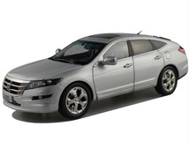 1/18 Dealer Edition Honda Crosstour (Silver) w/ Wooden Display Base