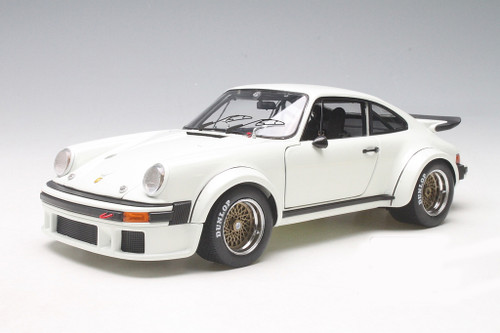 Schuco - 1:18 Porsche 934 RSR Coupe Blue (1976) | Model Universe