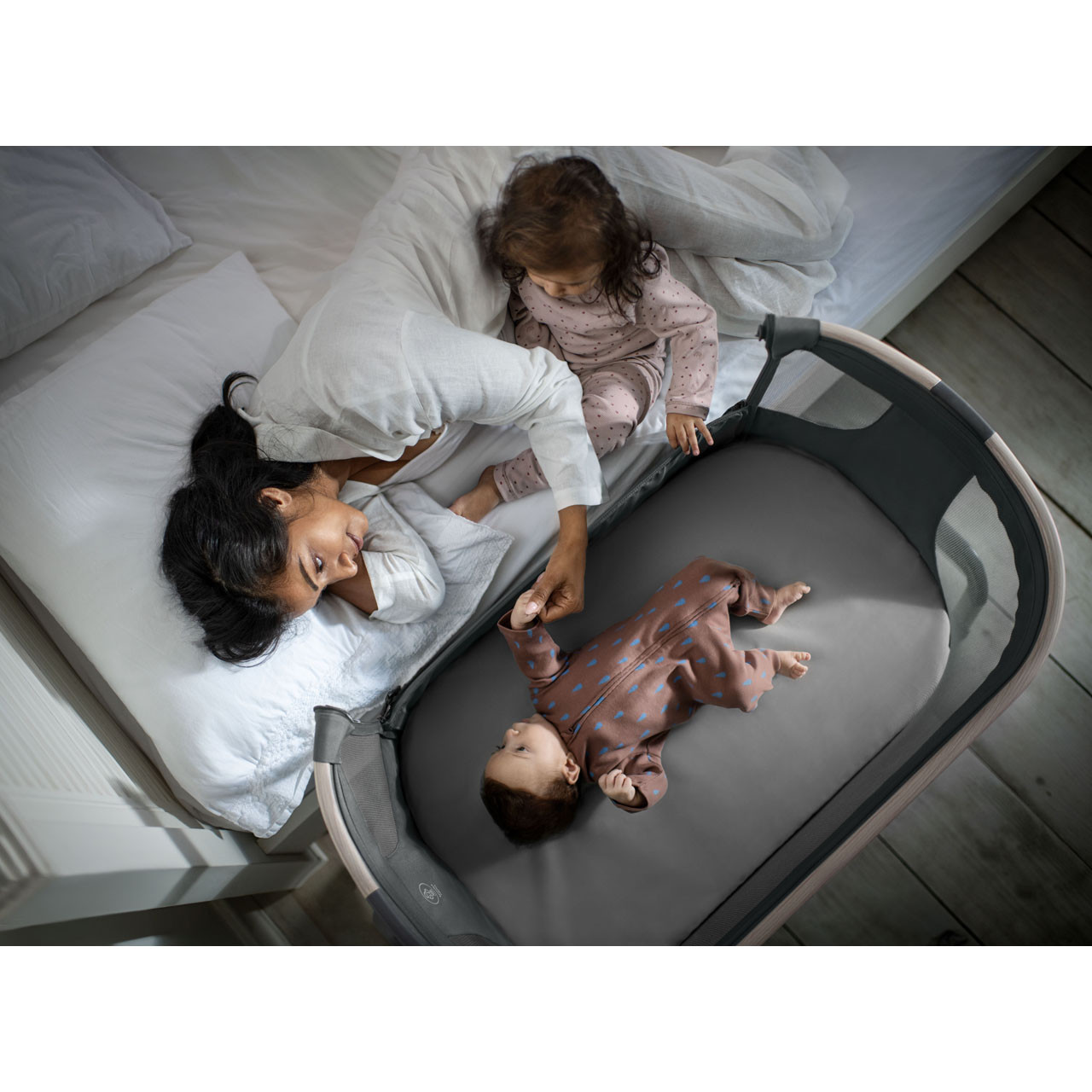 Maxi Cosi Iora Air Co-Sleeper Beyond Graphite Winstanleys