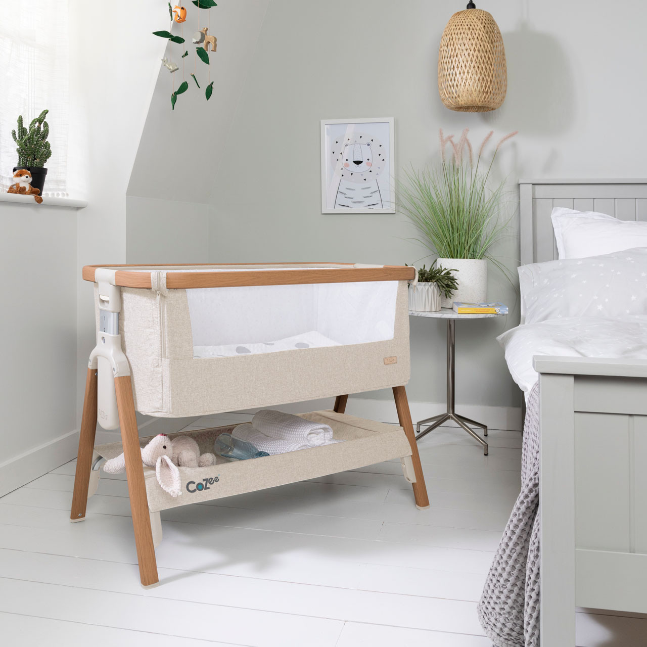 Tutti Bambini CoZee® Bedside Crib Scandinavian Walnut/Ecru