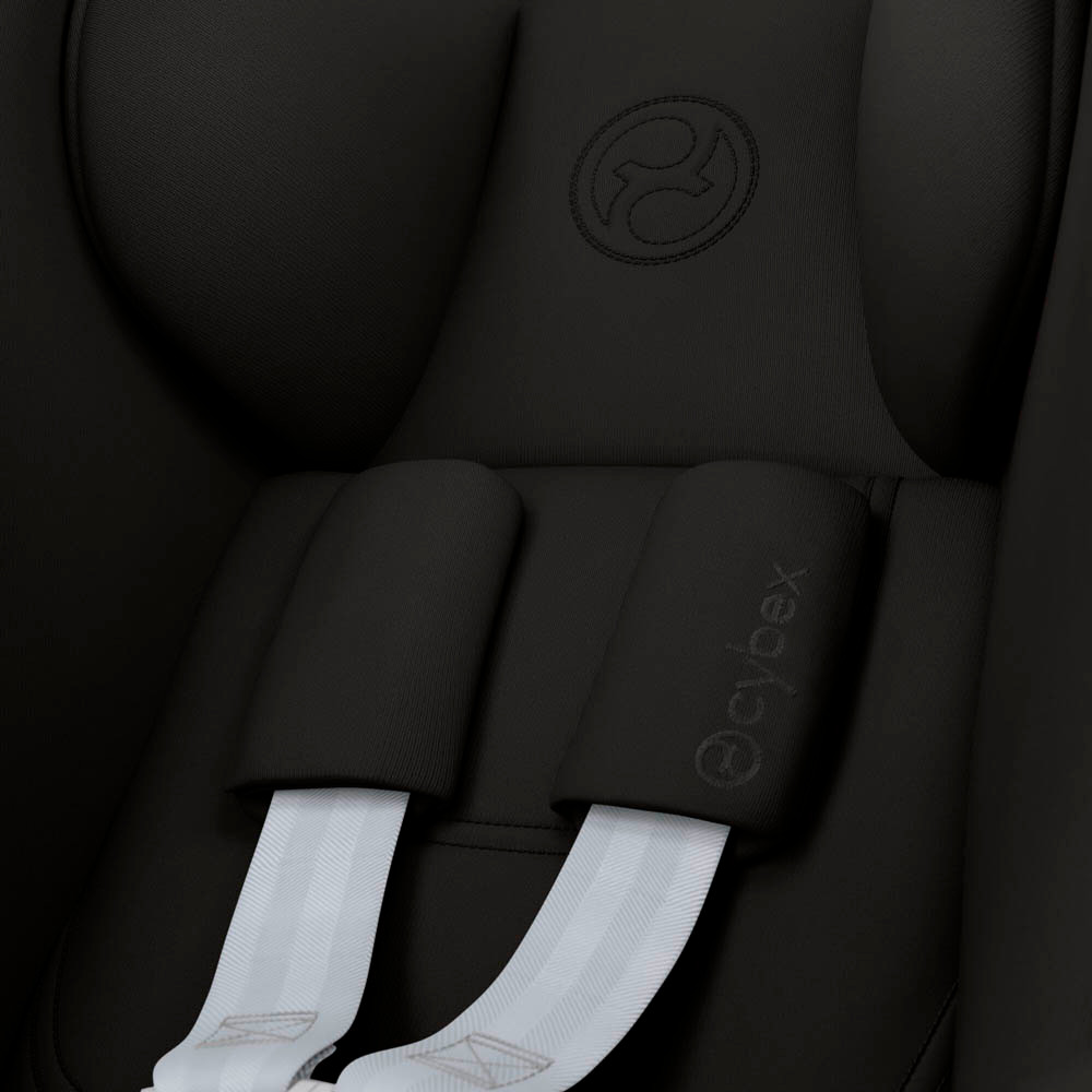 Cybex Cloud G i-Size - Magic Black | Winstanleys Pramworld