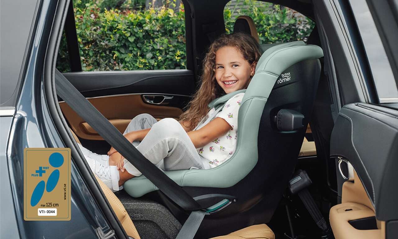 Face backward, look forward securely with Britax Römer Max Safe Pro