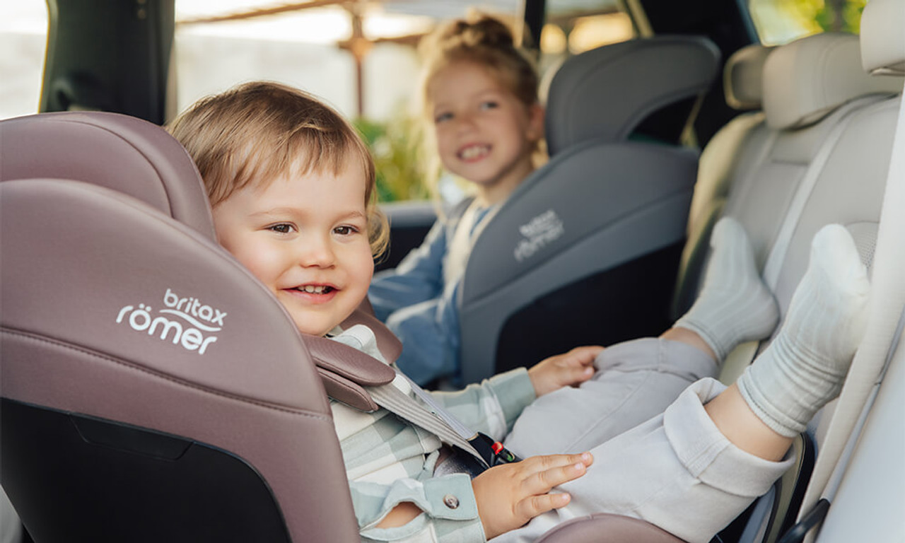 Britax Römer SWIVEL - rotate in comfort, grow with safety