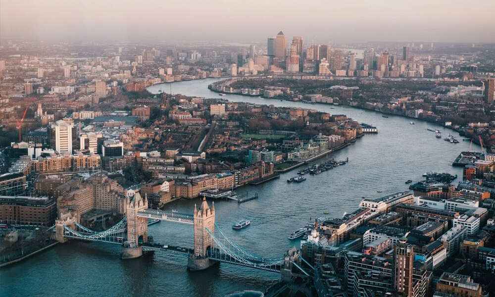 Best Pram for City Living (2026): The Ultimate Guide for First-Time Parents
