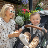 Uppababy VISTA V2 Pram - Gwen (lifestyle)