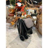 Amaati Perla Compact Stroller (lifestyle)