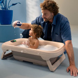 Maxi Cosi Indigo Plus Bathtub + Newborn Insert (lifestyle)