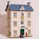 Le Toy Van Paddington Dolls House 32 Windsor Gardens