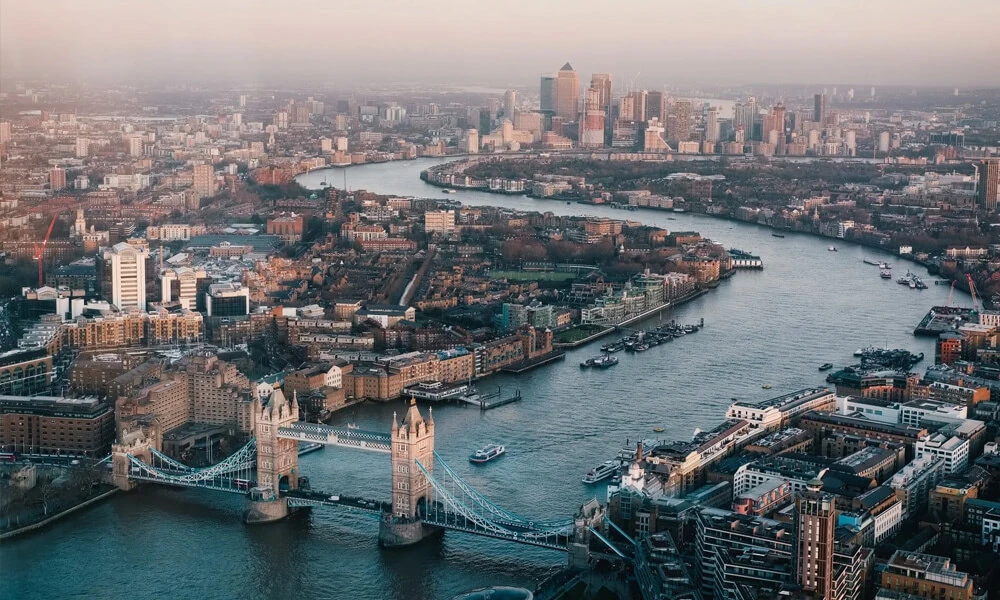Best Pram for City Living (2026): The Ultimate Guide for First-Time Parents