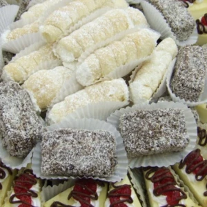 [Cheesecake, Coconut Bars, Lady Locks / 30 Piece]