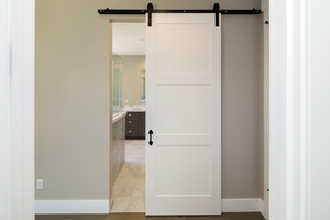 ​Single Sliding Barn Door: The Perfect Choice for Your Home