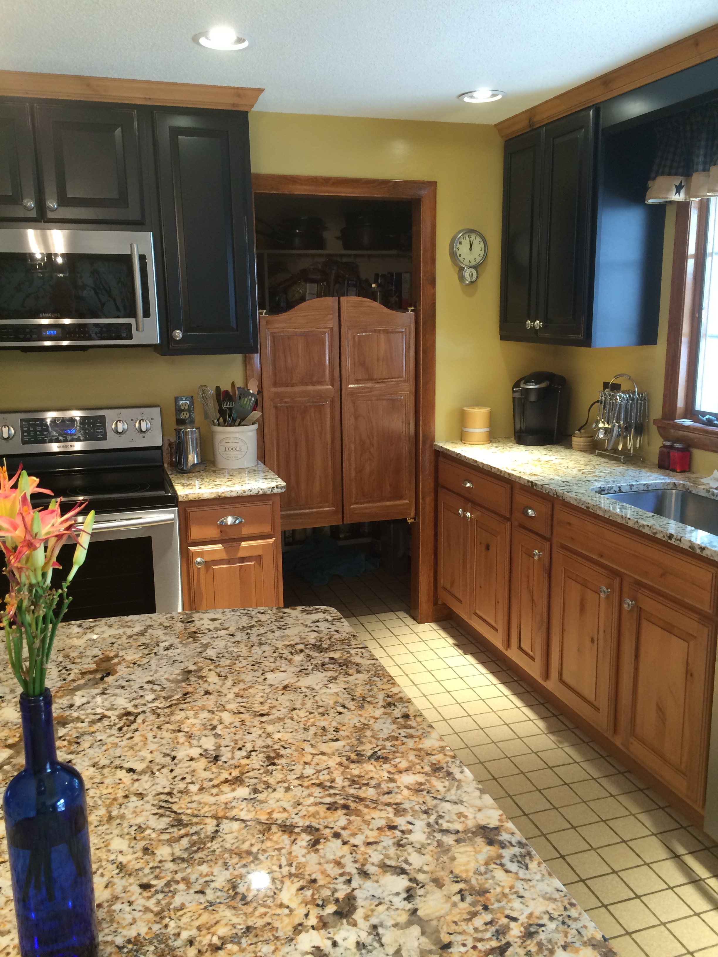 Choosing the Best Saloon Doors for Your Pantry Swinging Cafe Doors