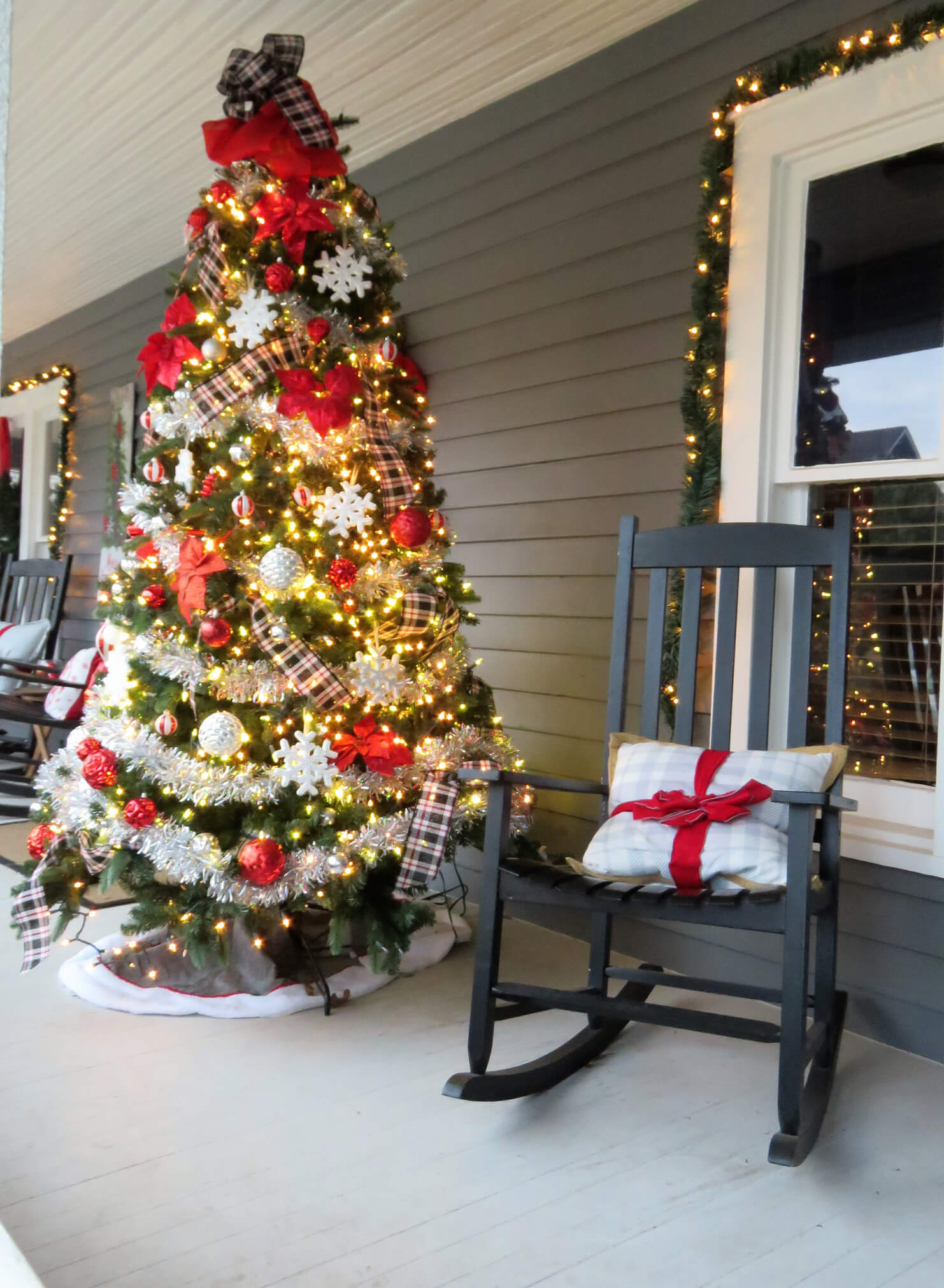 5-easy-ideas-that-add-festive-holiday-flair-outdoors-eccb-outdoor