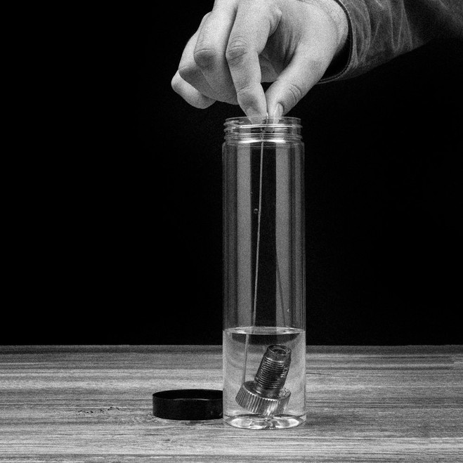 Breakthrough MuzzlePro Breech Plug Tube W/Cleaner 6oz Breakthrough MuzzlePro Breech Plug Tube W/Cleaner 6oz