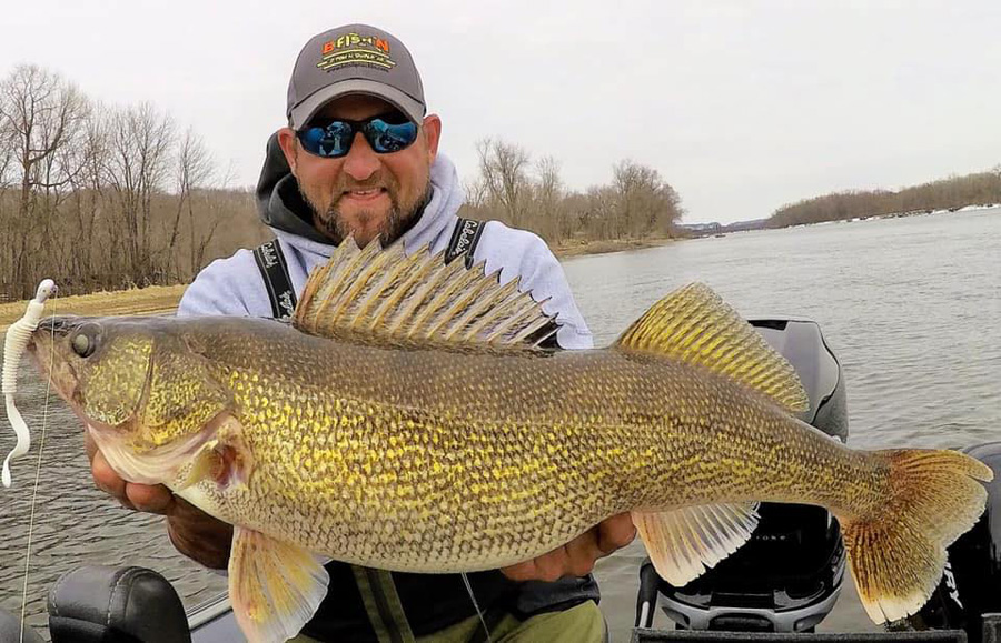 How To Fish Lindy Live Bait Jigs for Spring Walleye - Fish Ed 