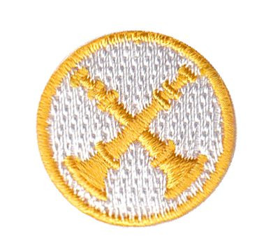 Captain, 2 Crossed Bugles, Collar Insignia, 100% Embroidery, Gold/White, 1&#34; Circle-Hero&#8216;s Pride