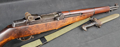 Springfield M1 Garand .30-06 (1943) - Right Up Close