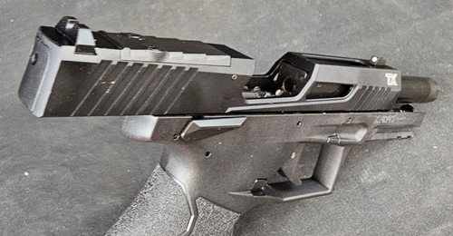 Taurus TX-22 Toro .22 LR - Action