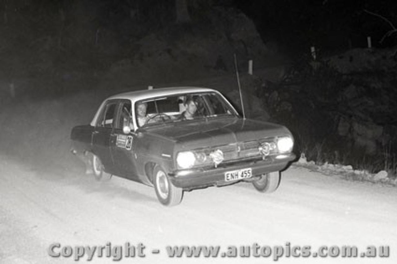 67843 - Holden HR - Southern Cross Rally 1967 - Photographer Lance J Ruting