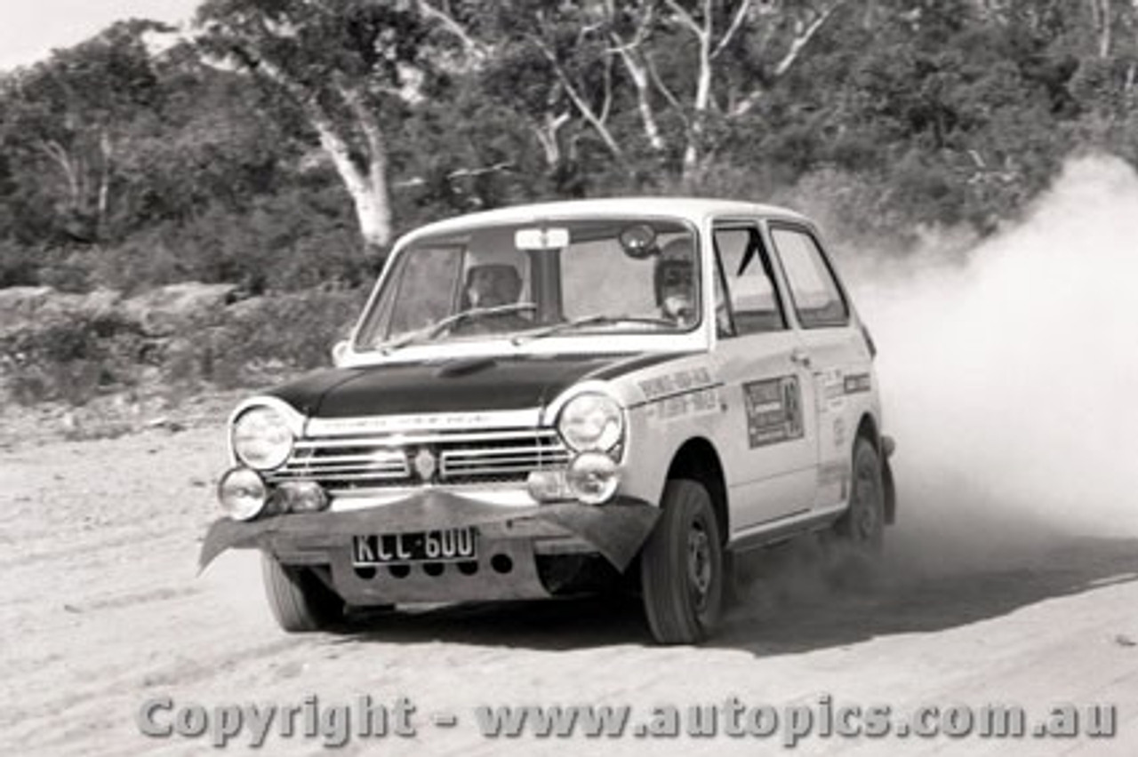68988 - Honda - Souther Cross  Rally 9th October 1968 - Photographer Lance J Ruting