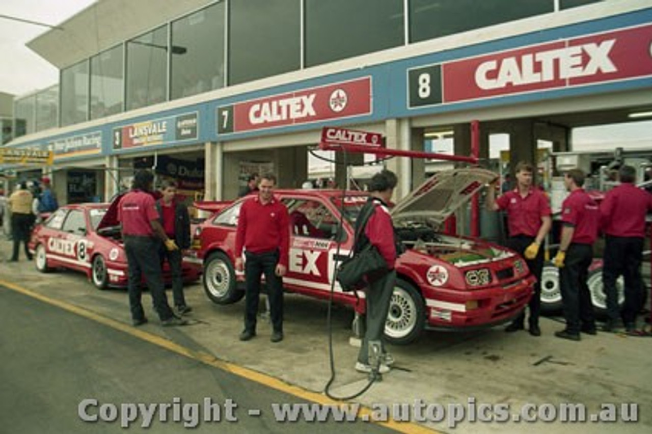 92732  - Colin Bond / John Smith - Ford Sierra RS500  -  Bathurst 1992 - Photographer Lance Ruting