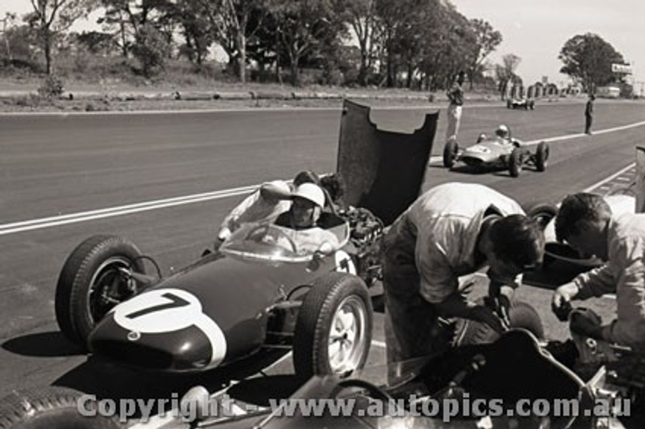 62532 - Stirling Moss  Lotus 21 Climax - Sandown 1962 - Photographer  Peter D Abbs