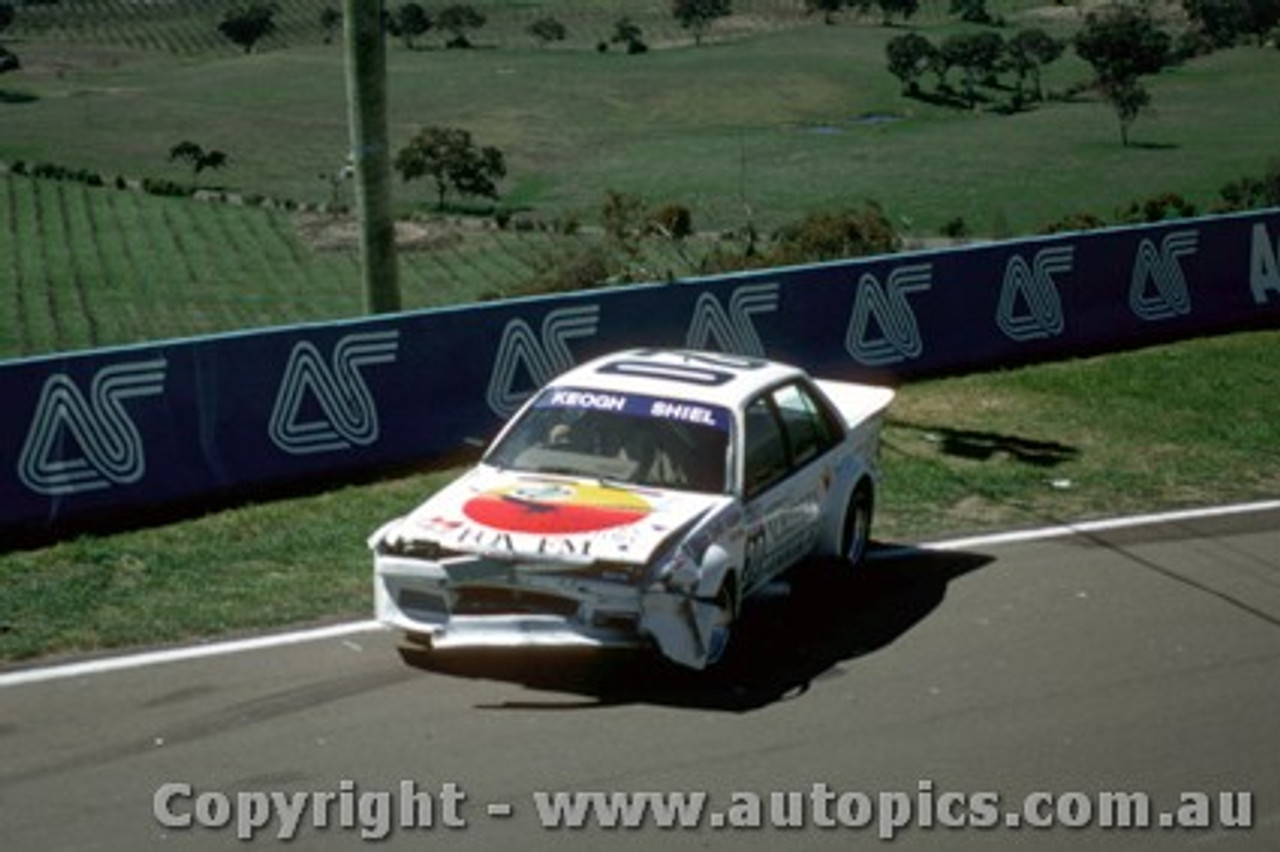 84863 - J. Keogh / T. Shiel  Holden Commodore VH -  Bathurst 1984 - Photographer Lance Ruting