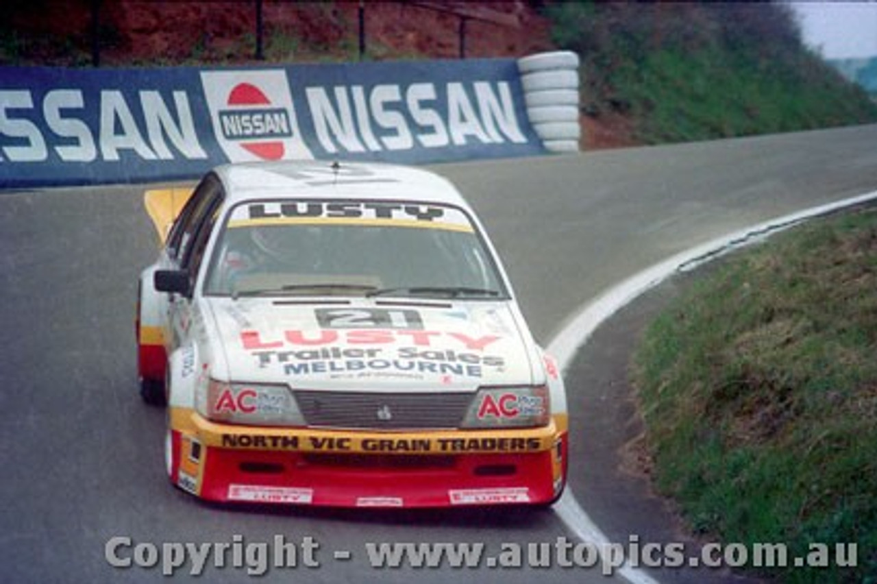 84867 - G. Lusty / G. Lustyl  Holden Commodore VH -  Bathurst 1984 - Photographer Lance Ruting