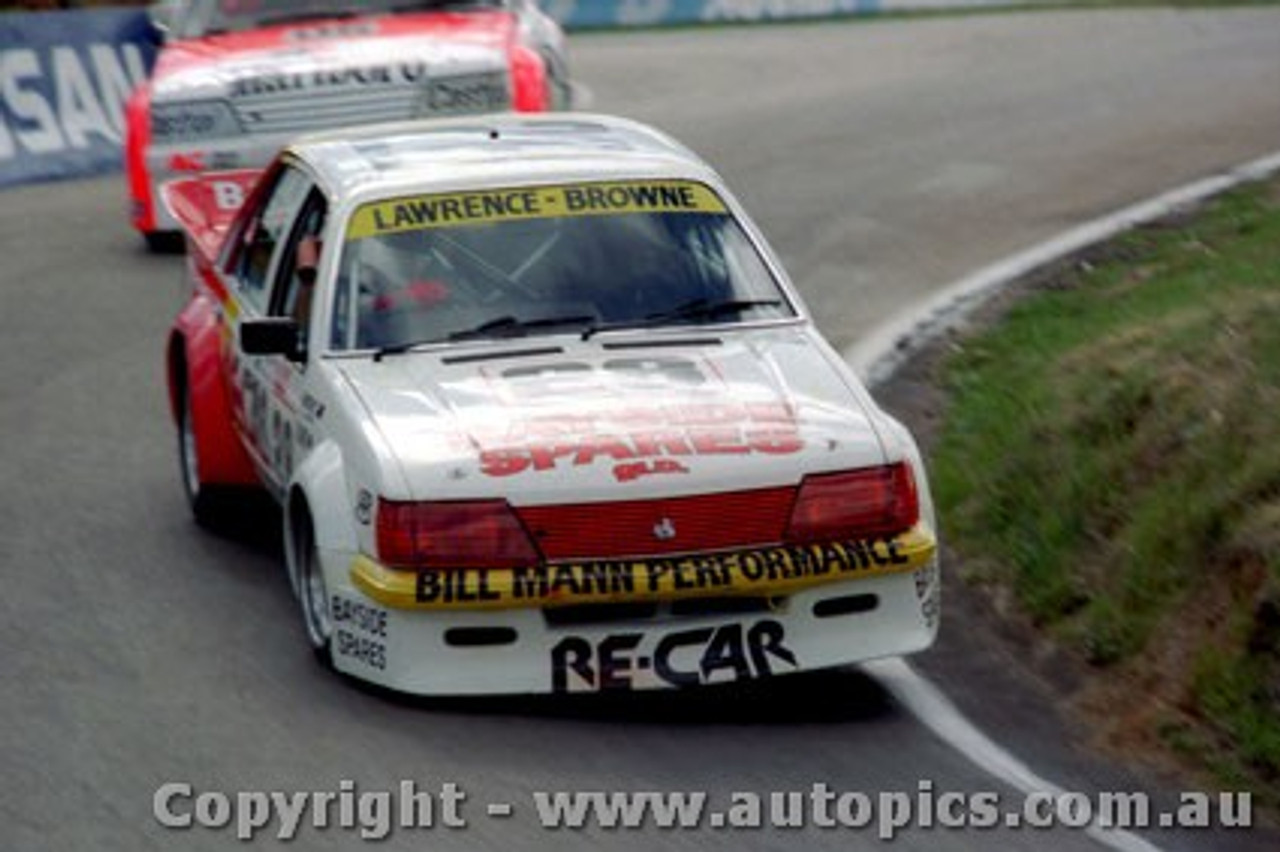 84878 - B. Lawrence / A. Browne  Commodore VH -  Bathurst 1984 - Photographer Lance Ruting