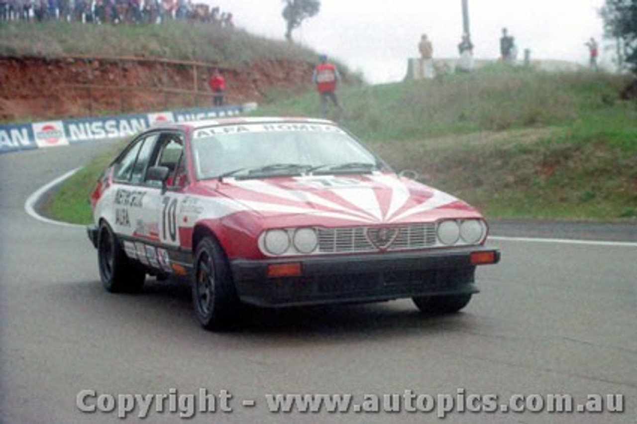 84947 - C. Bond / A. Costanzo - Alfa Romeo GTV6 -  Bathurst 1984 - Photographer Lance Ruting