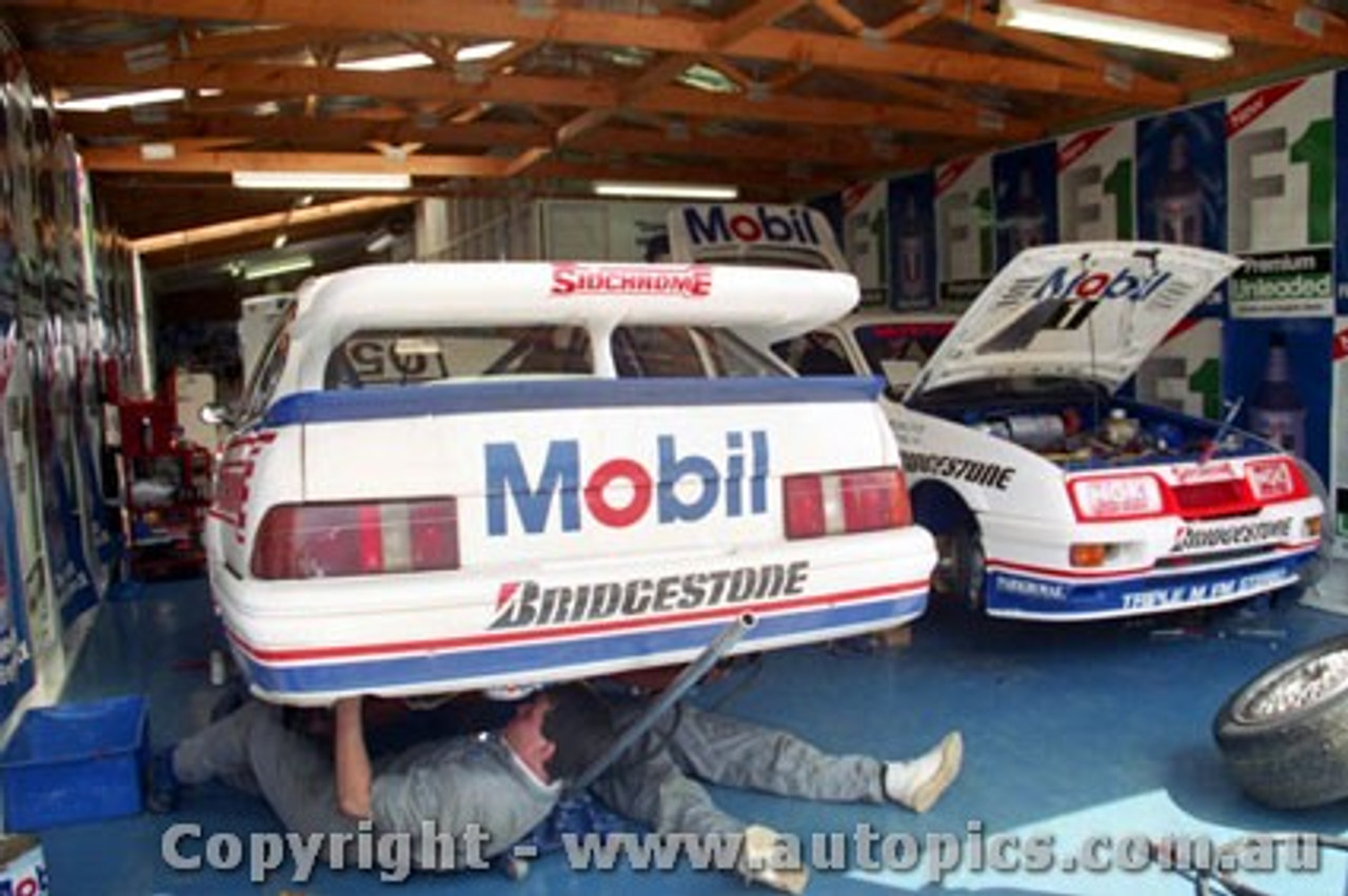 90757  -   P. Brock / A. Rouse &   Miedecke / O'Brien / Parsons -  Bathurst 1990 - Ford Sierra RS500 - Photographer Ray Simpson