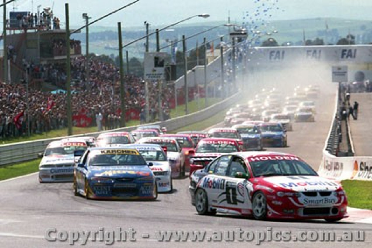 98701 - The Start - Bathurst 1998 - C. Lowndes  Commodore VT leads the field into the first corner.