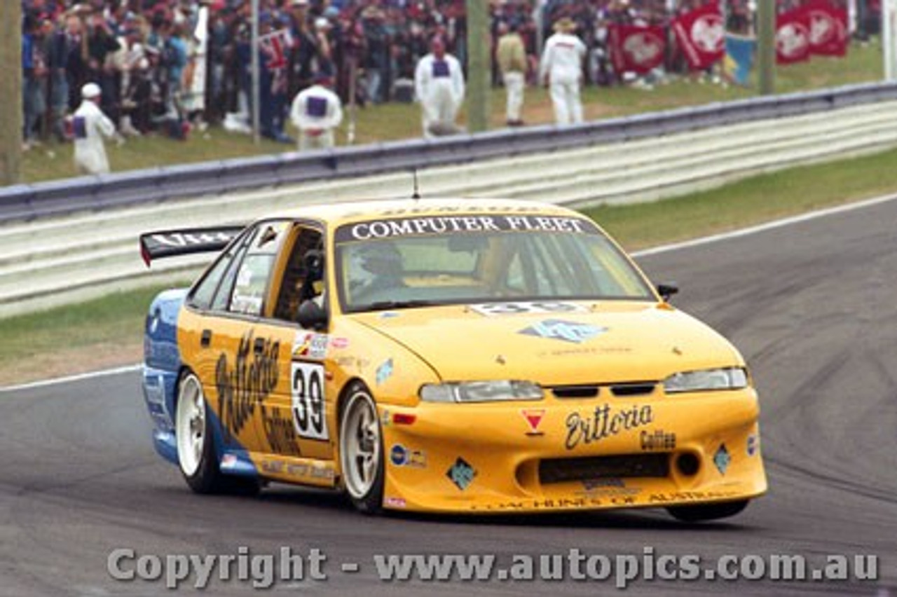 97764 - C. SMERDON / C. COX - Commodore VS - Bathurst 1997 - Photographer Ray Simpson