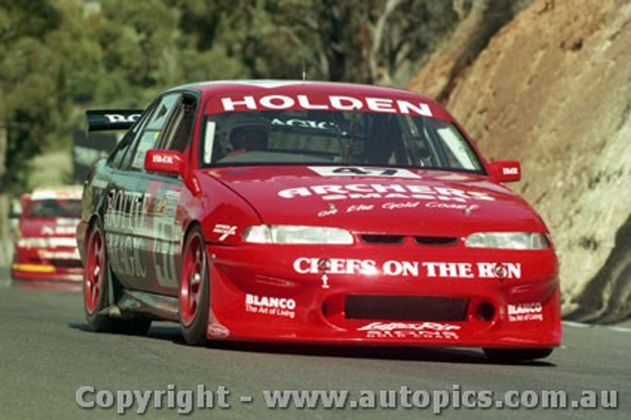 97799 - J. TRIMBOLE / T. MEZERA - Commodore VS - Bathurst 1997 - Photographer Ray Simpson